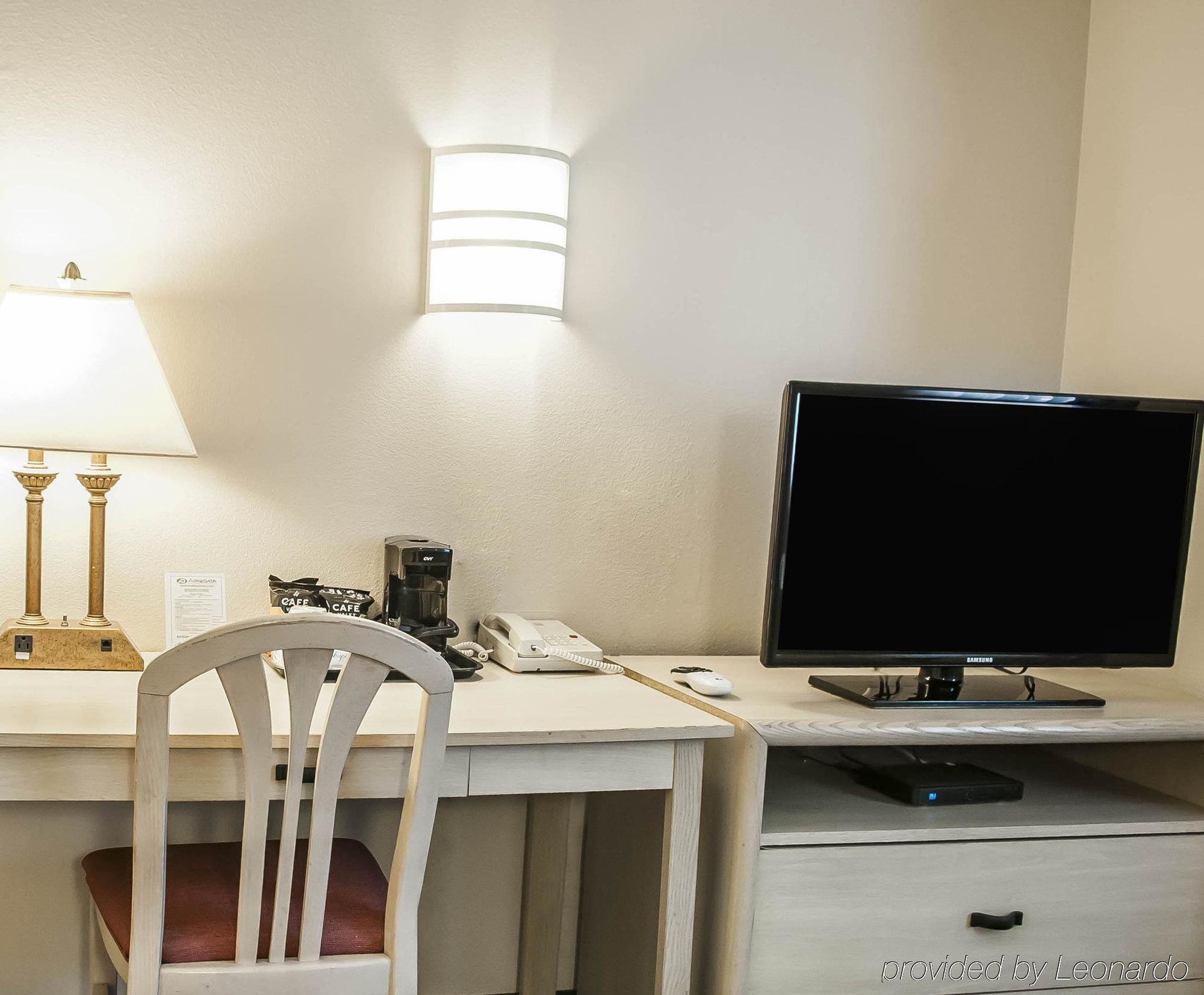 Quality Inn Moriarty Экстерьер фото